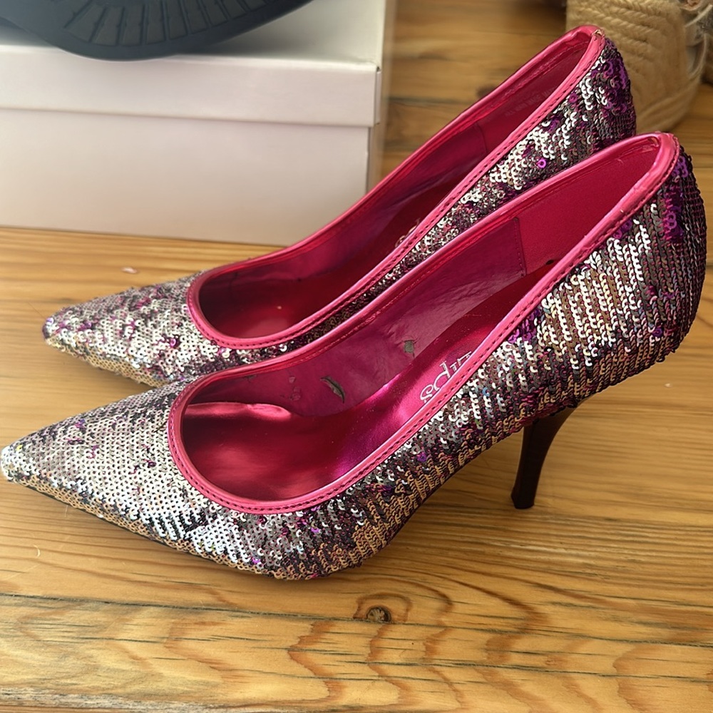 Two lips sequence heels - Picture 2 of 3